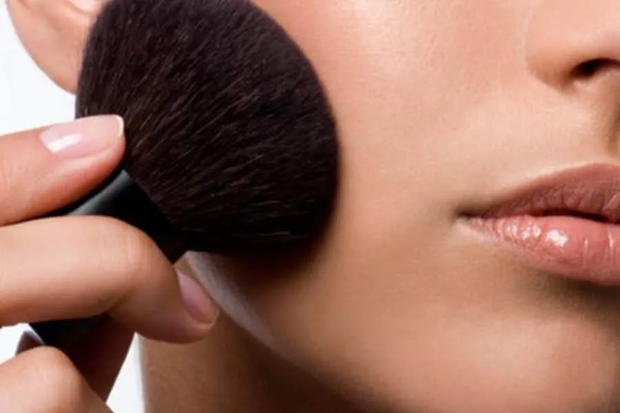 S buz002943 02 not cleaning your makeup brushes