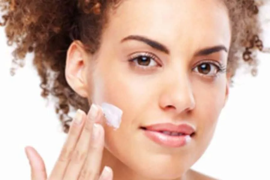 S buz002943 05 skipping the moisturizer