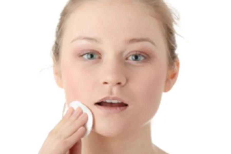 S buz002943 06 going to sleep with makeup on