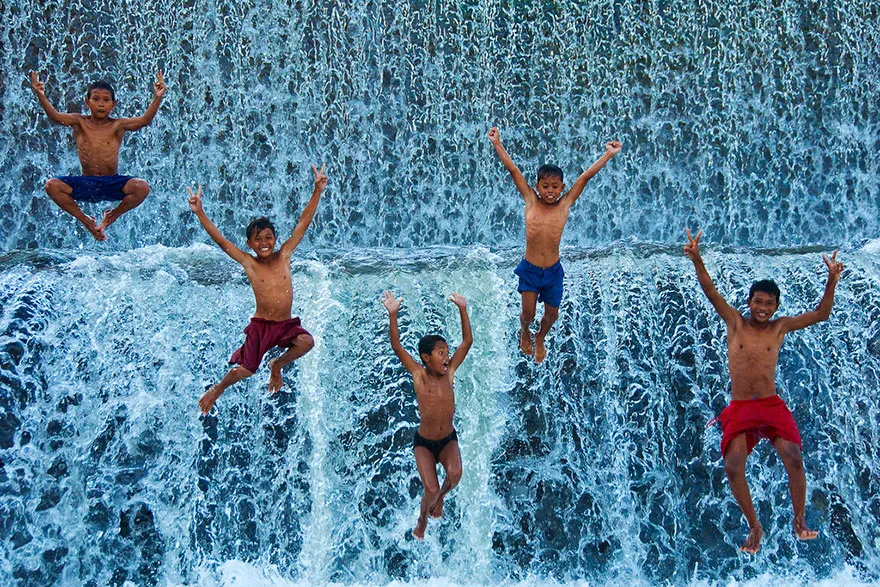 Chidren playing around the world 50