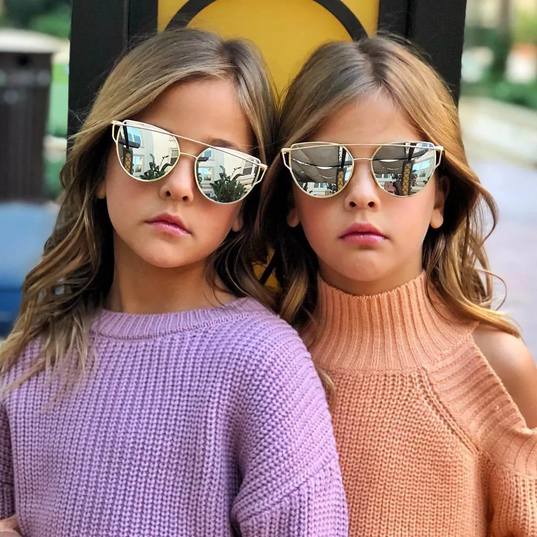 Des soeurs identiques nees en 10