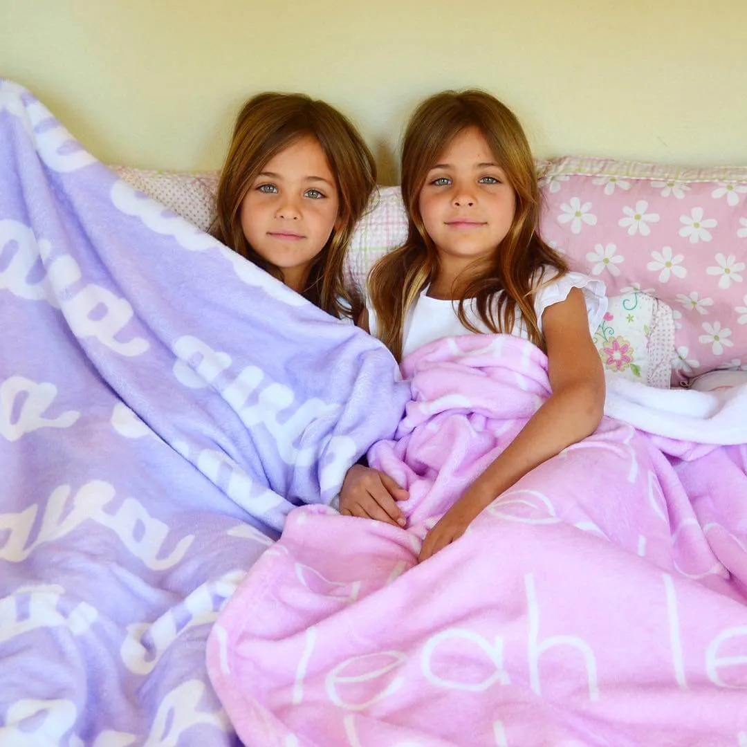 Des soeurs identiques nees en 12