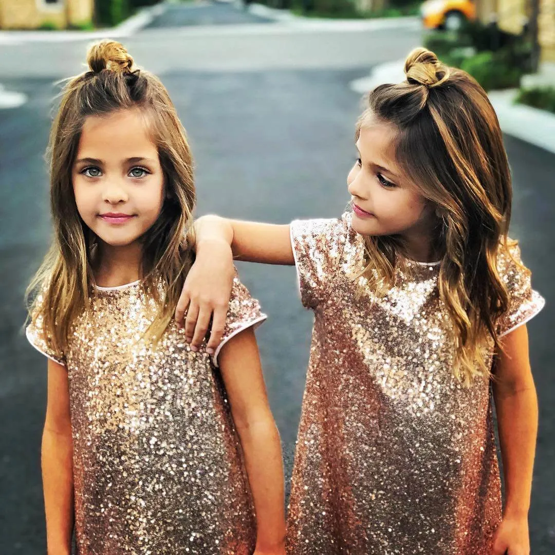 Des soeurs identiques nees en 13