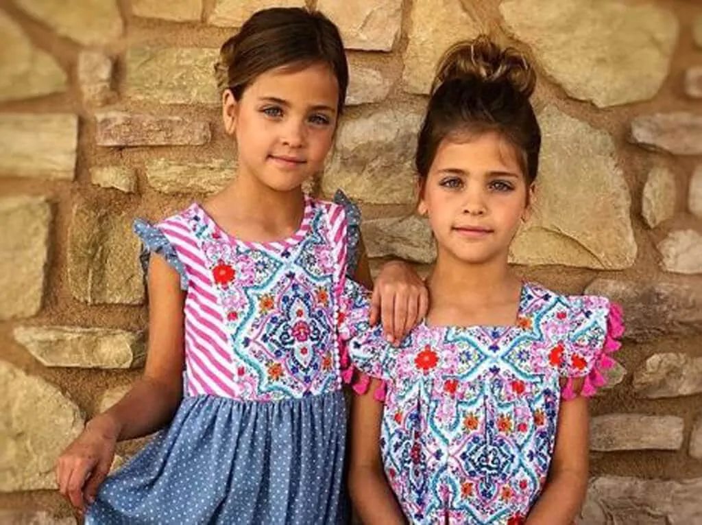 Des soeurs identiques nees en 28