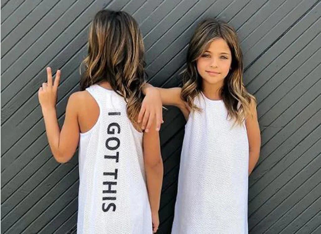 Des soeurs identiques nees en 29