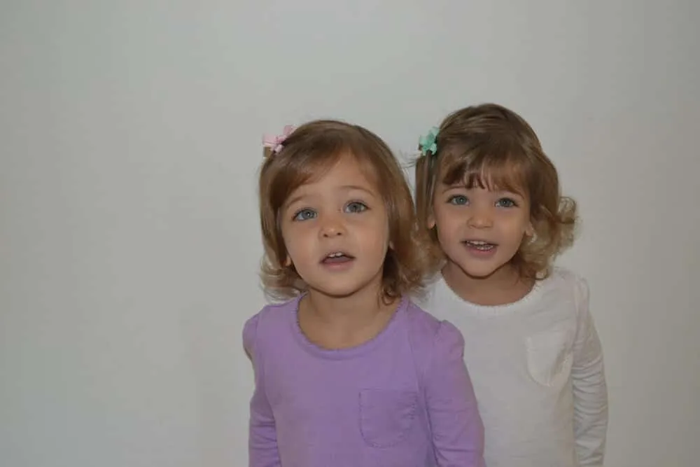 Des soeurs identiques nees en 03