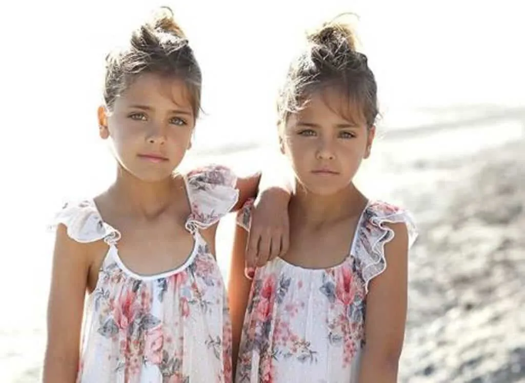 Des soeurs identiques nees en 31