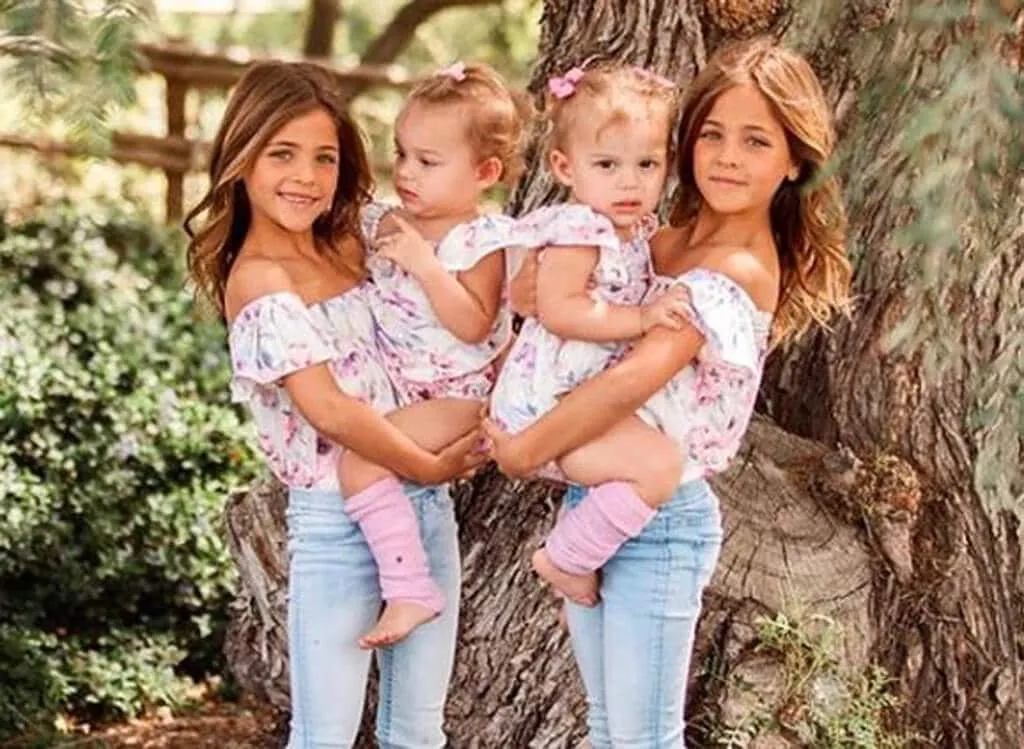 Des soeurs identiques nees en 32