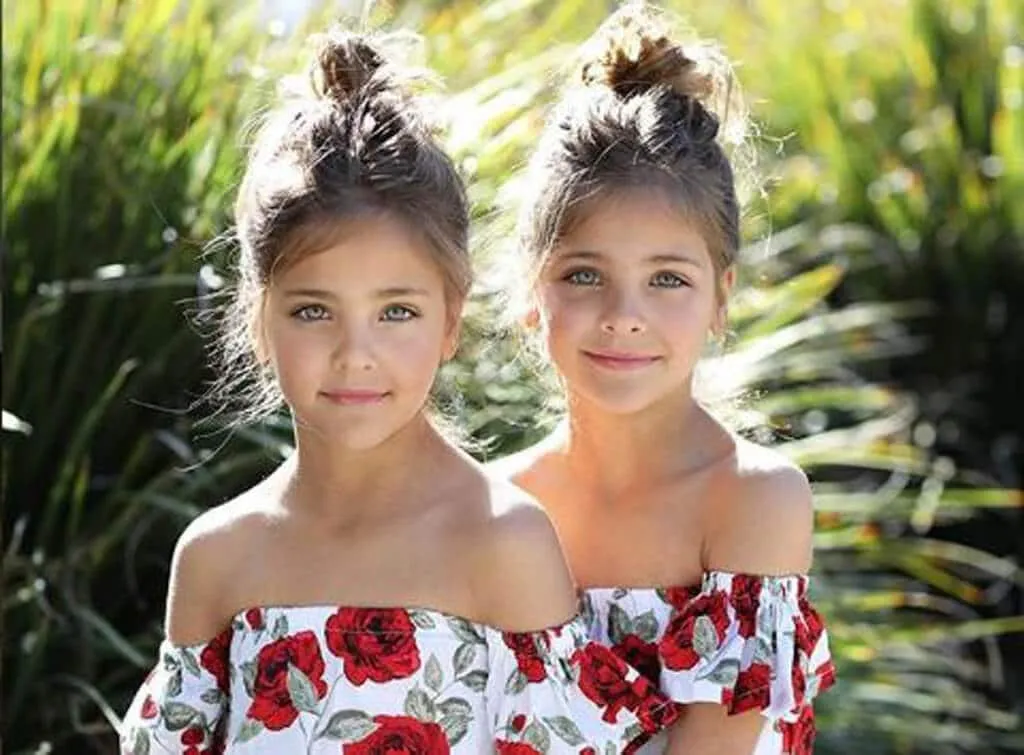 Des soeurs identiques nees en 35