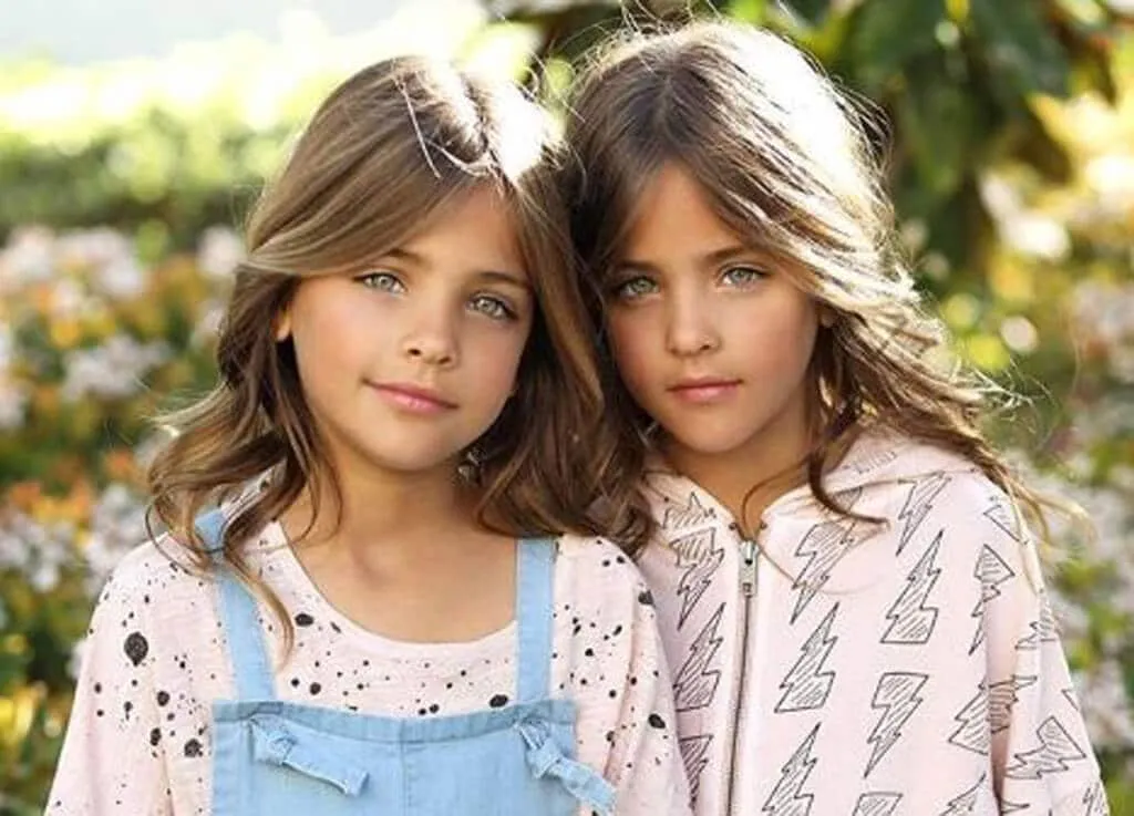 Des soeurs identiques nees en 37