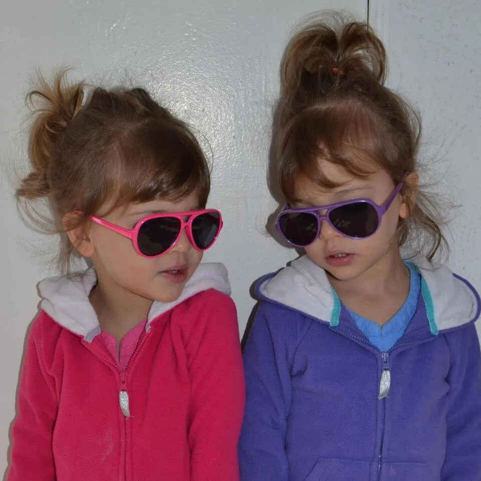 Des soeurs identiques nees en 06
