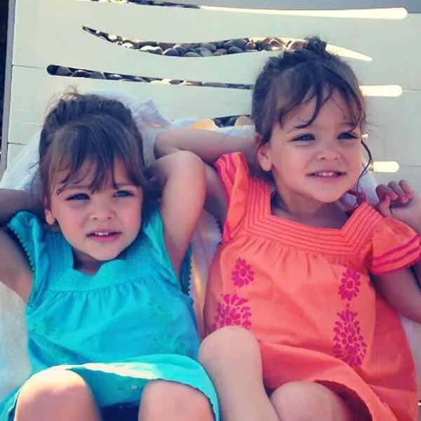 Des soeurs identiques nees en 07