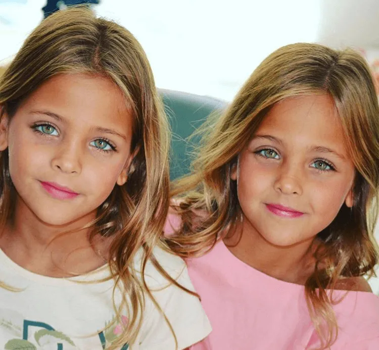 Des soeurs identiques nees en 09