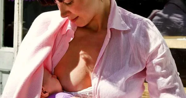À seulement 5 ans, il répond de la meilleure des manières à une femme qui agresse sa maman pour avoir donné le sein à sa petite sœur !