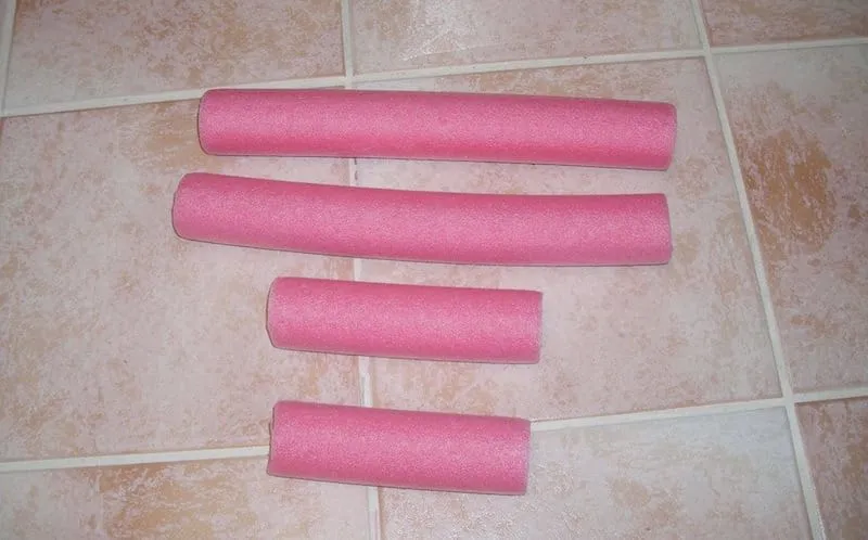 Il a découpé en quatre un boudin de piscine en mousse d’une valeur de 2€. Lorsque j’ai compris pourquoi, j’ai tout de suite voulu faire de même !