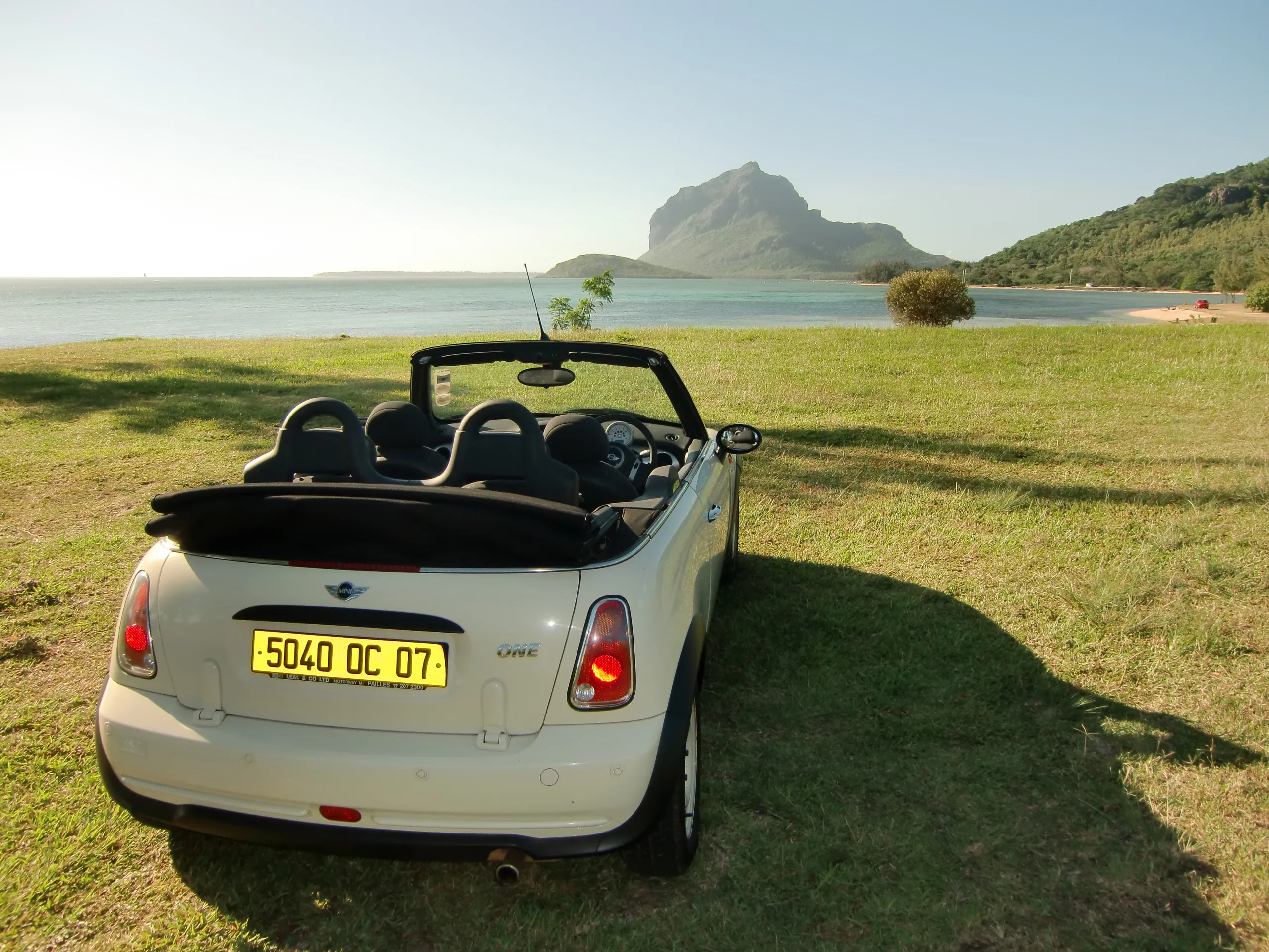 Location de Voiture à l’Île Maurice : Guide Complet pour Découvrir le Paradis Tropical