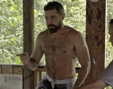 lincroyable transformation physique de zac efron pour netflix