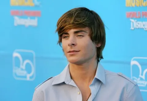 lincroyable transformation physique de zac efron pour netflix