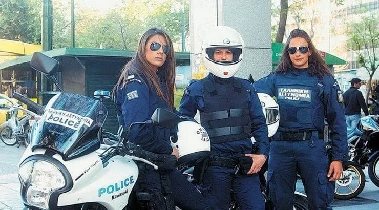 top 20 des policieres qui vous donnent envie de vous faire arreter sans attendre