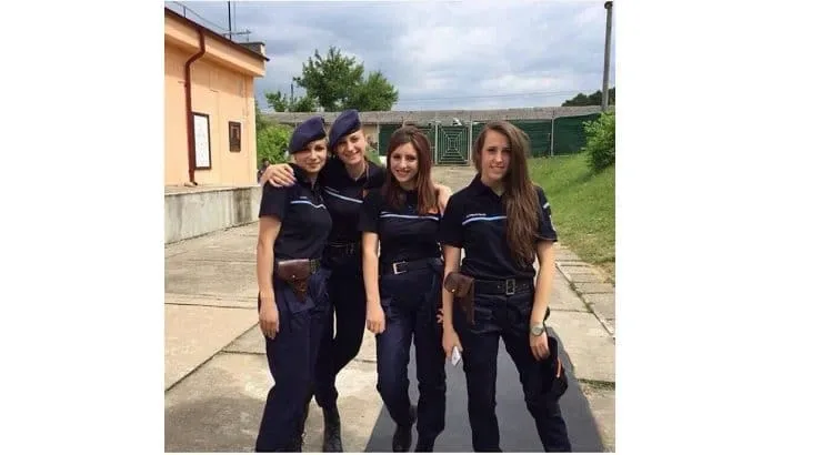 top 20 des policieres qui vous donnent envie de vous faire arreter sans attendre