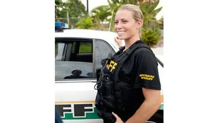 top 20 des policieres qui vous donnent envie de vous faire arreter sans attendre