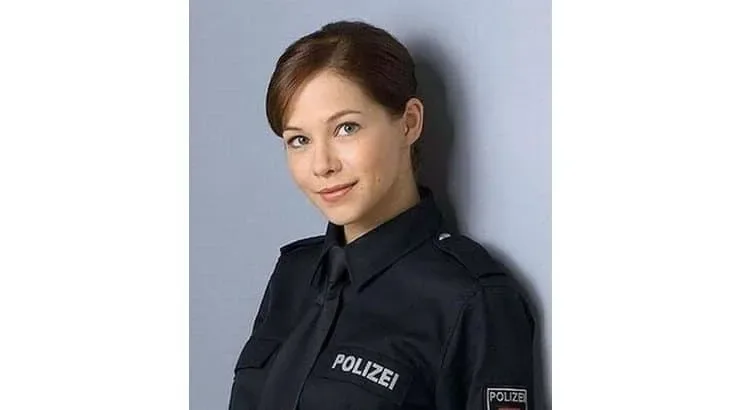 top 20 des policieres qui vous donnent envie de vous faire arreter sans attendre
