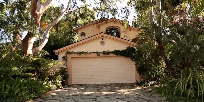 Ce qu’il a construit à l’intérieur de cette maison tout à fait banale est proprement incroyable.